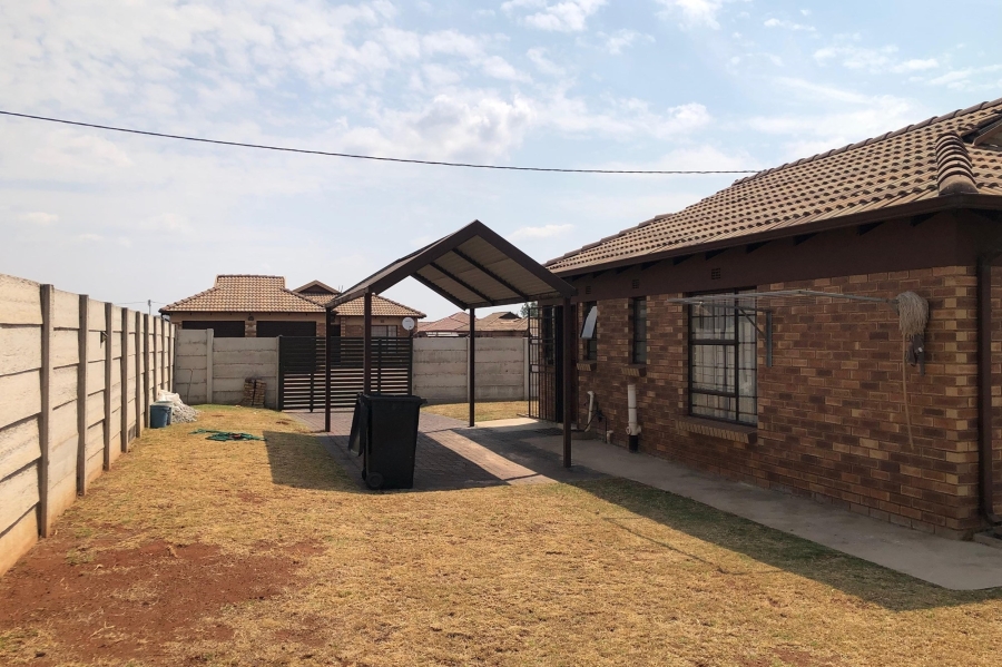 3 Bedroom Property for Sale in Clayville Gauteng