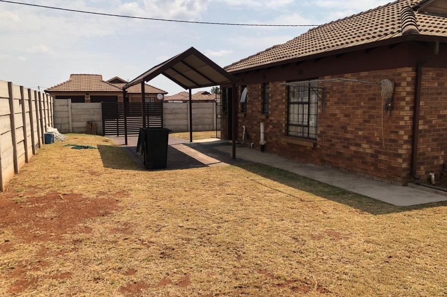 3 Bedroom Property for Sale in Clayville Gauteng