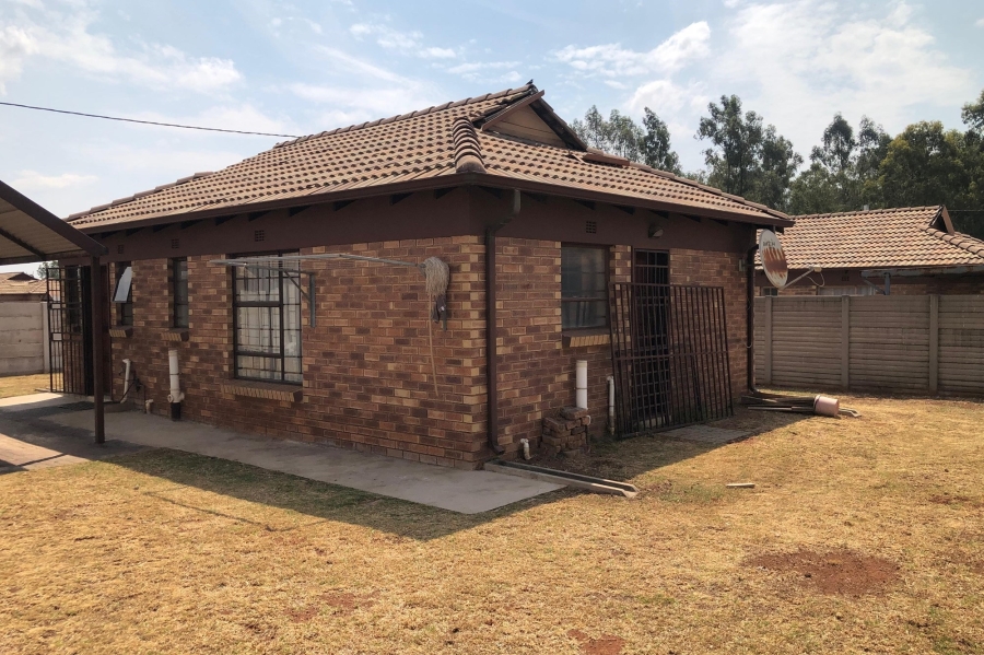 3 Bedroom Property for Sale in Clayville Gauteng