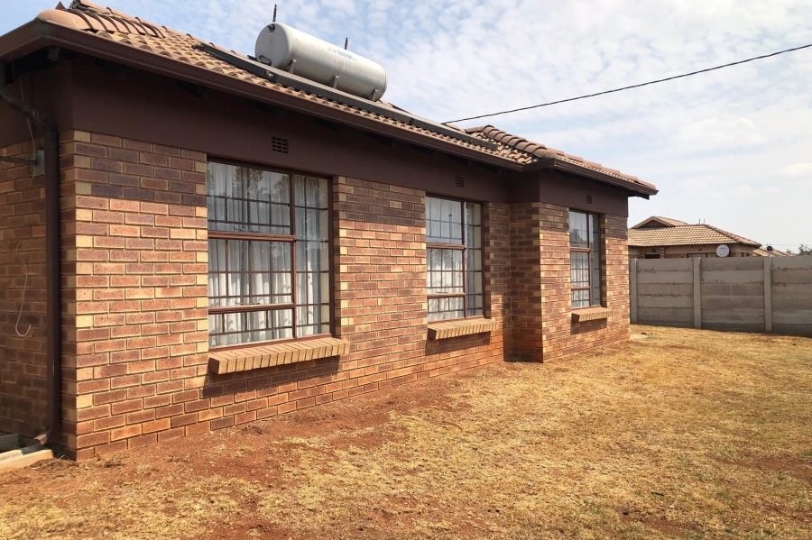 3 Bedroom Property for Sale in Clayville Gauteng