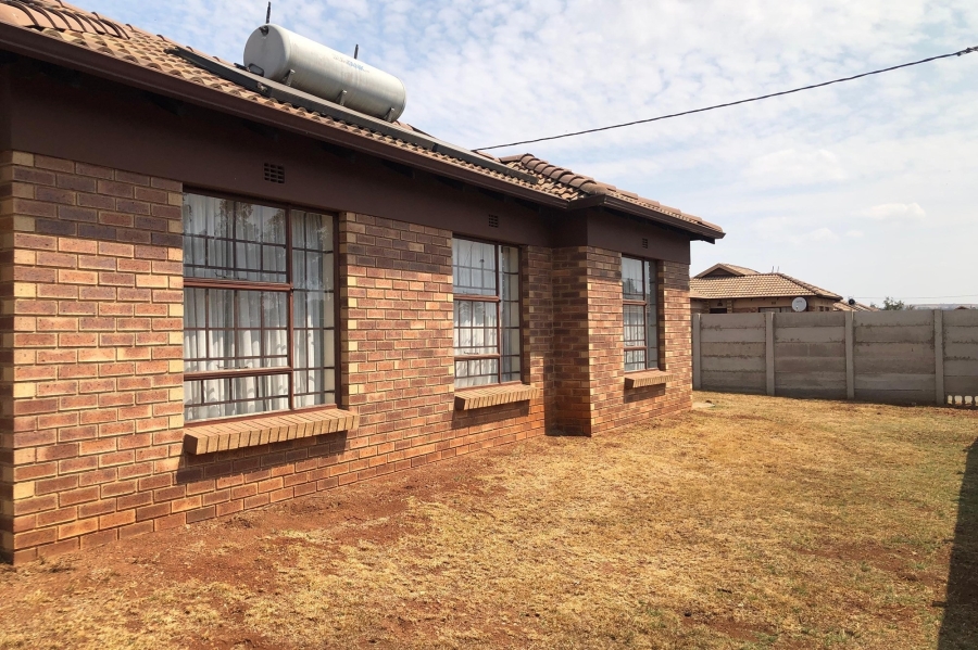 3 Bedroom Property for Sale in Clayville Gauteng