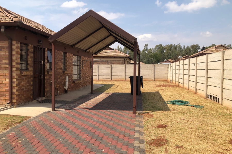 3 Bedroom Property for Sale in Clayville Gauteng