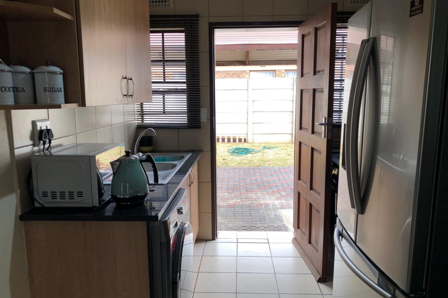 3 Bedroom Property for Sale in Clayville Gauteng