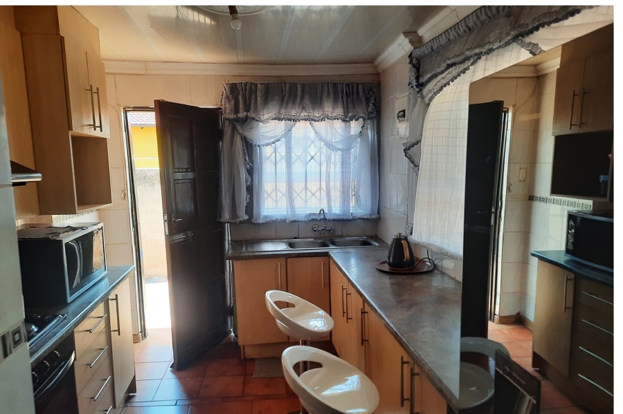 3 Bedroom Property for Sale in Clayville Gauteng