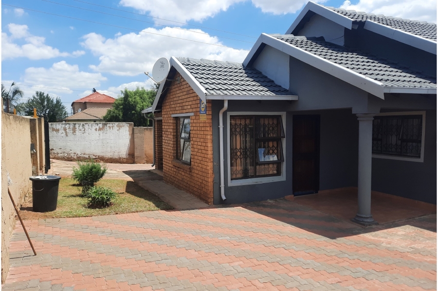 3 Bedroom Property for Sale in Clayville Gauteng