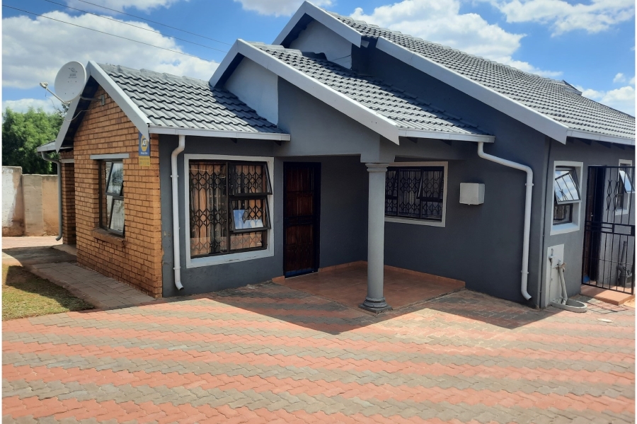 3 Bedroom Property for Sale in Clayville Gauteng