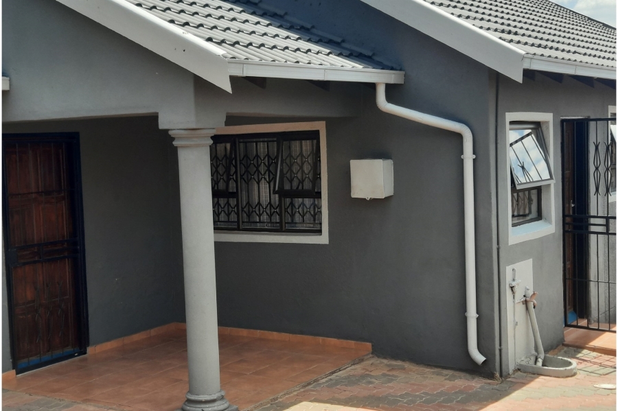 3 Bedroom Property for Sale in Clayville Gauteng