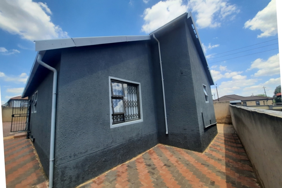 3 Bedroom Property for Sale in Clayville Gauteng