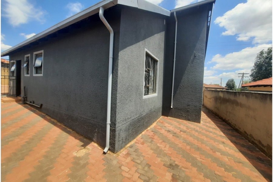 3 Bedroom Property for Sale in Clayville Gauteng