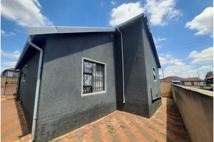 3 Bedroom Property for Sale in Clayville Gauteng