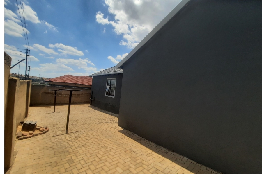 3 Bedroom Property for Sale in Clayville Gauteng