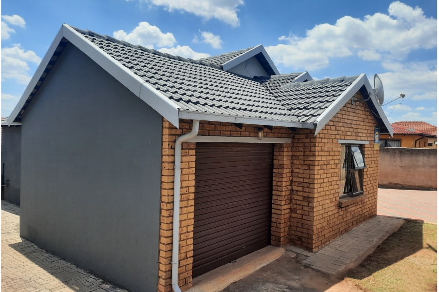 3 Bedroom Property for Sale in Clayville Gauteng