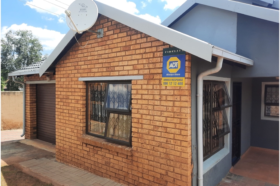 3 Bedroom Property for Sale in Clayville Gauteng