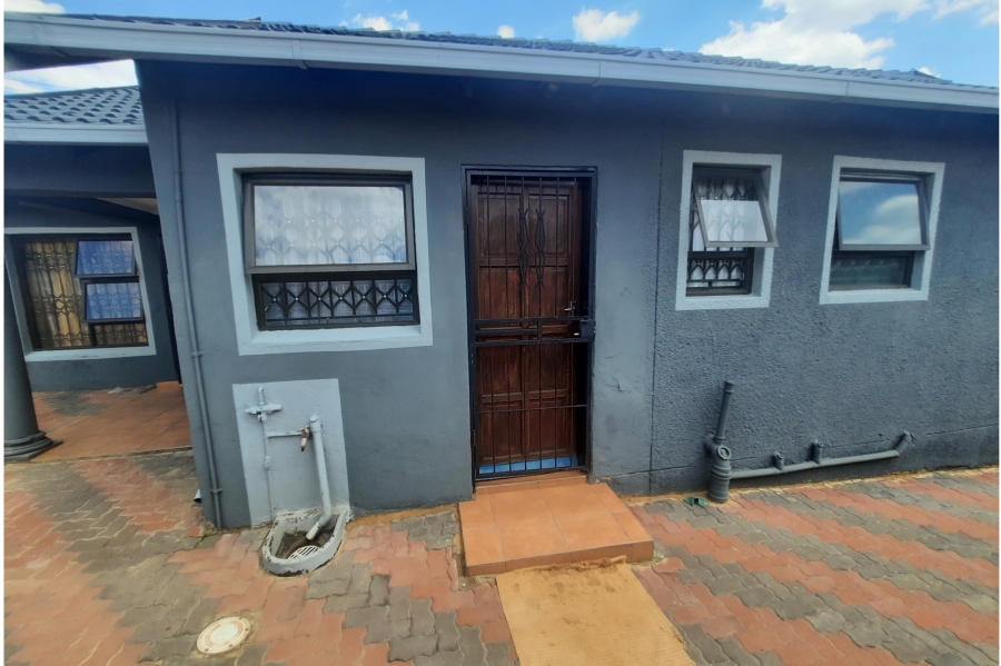 3 Bedroom Property for Sale in Clayville Gauteng