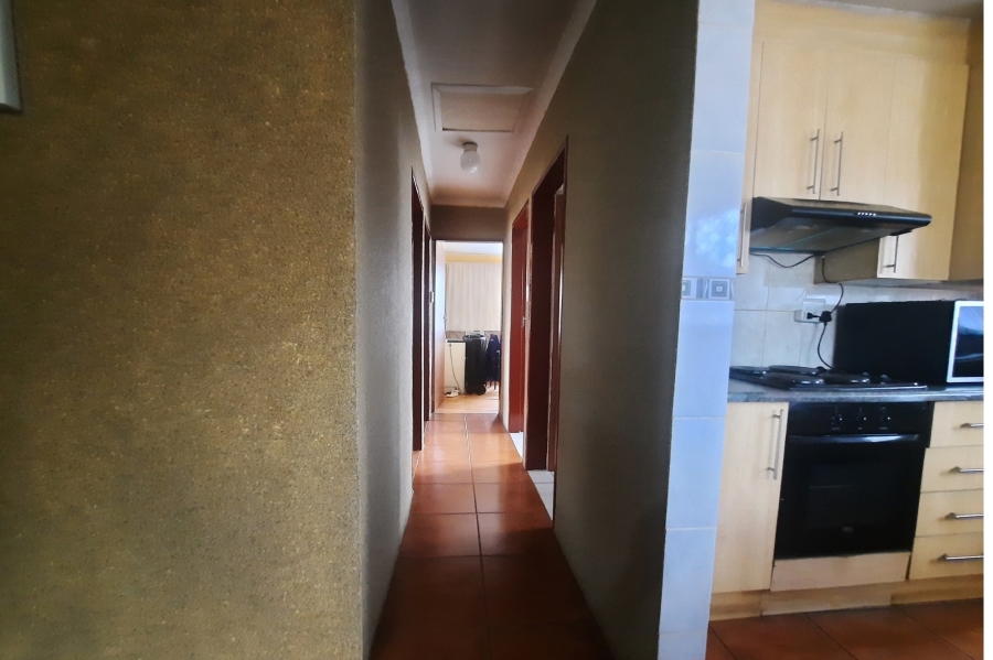 3 Bedroom Property for Sale in Clayville Gauteng