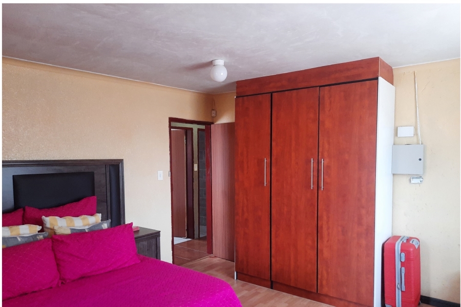 3 Bedroom Property for Sale in Clayville Gauteng