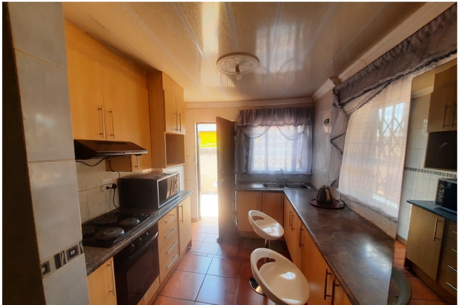 3 Bedroom Property for Sale in Clayville Gauteng