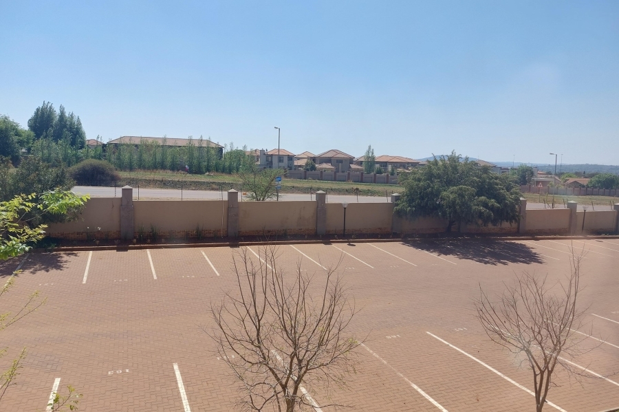 2 Bedroom Property for Sale in Monavoni Gauteng