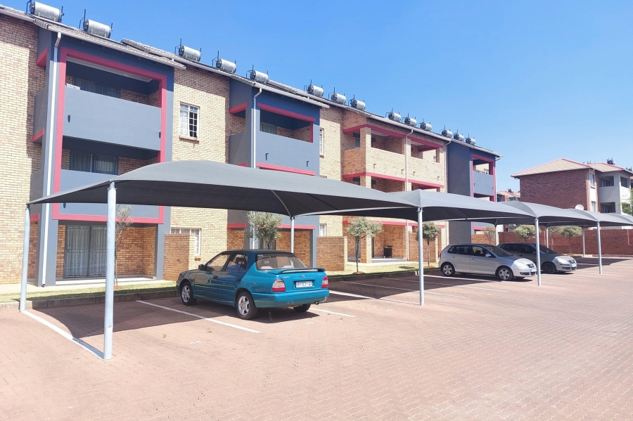 2 Bedroom Property for Sale in Monavoni Gauteng