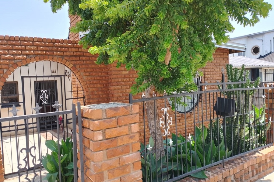 4 Bedroom Property for Sale in Meadowlands Gauteng