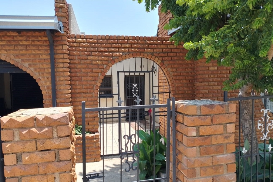 4 Bedroom Property for Sale in Meadowlands Gauteng