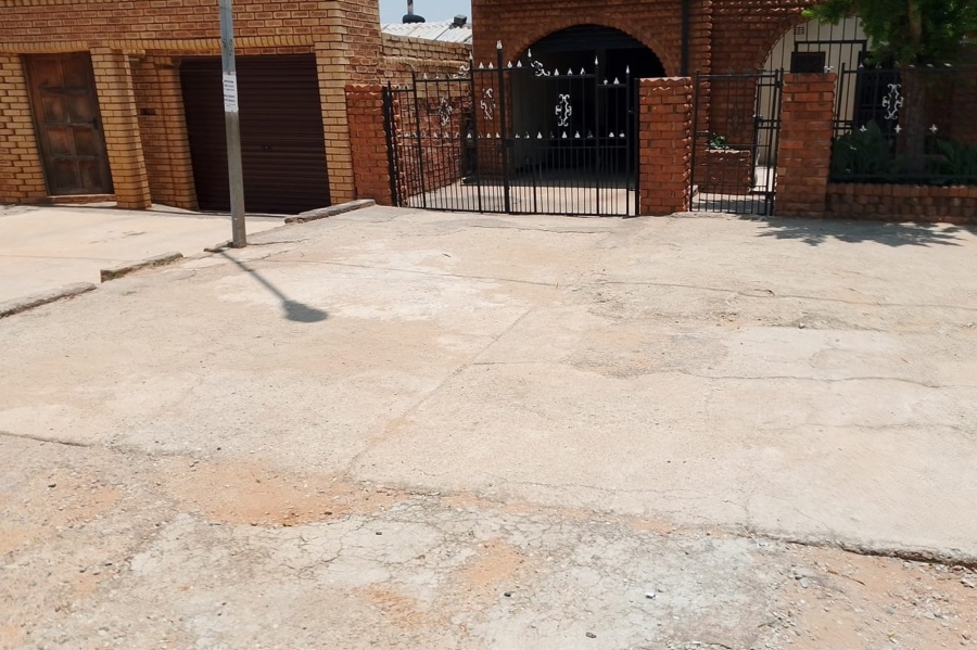 4 Bedroom Property for Sale in Meadowlands Gauteng