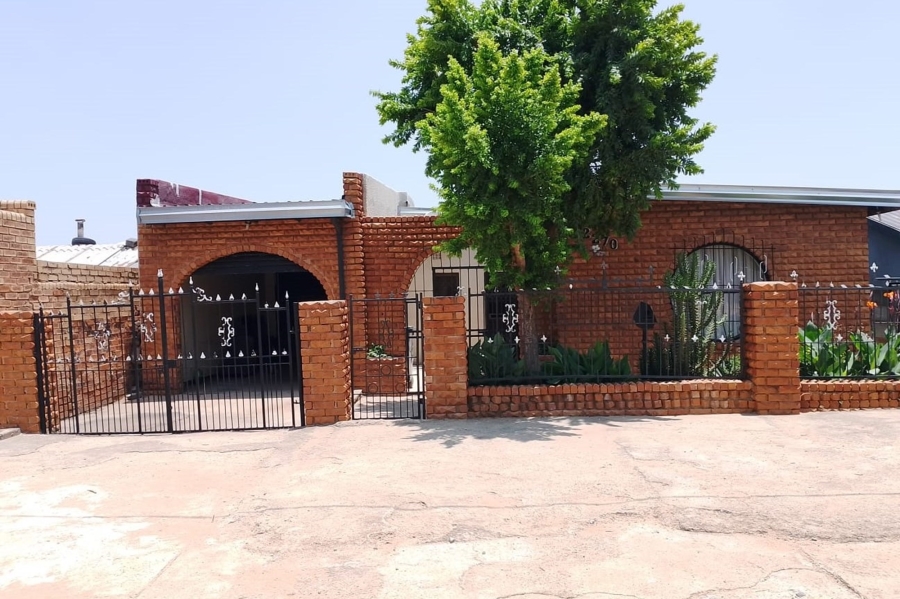 4 Bedroom Property for Sale in Meadowlands Gauteng