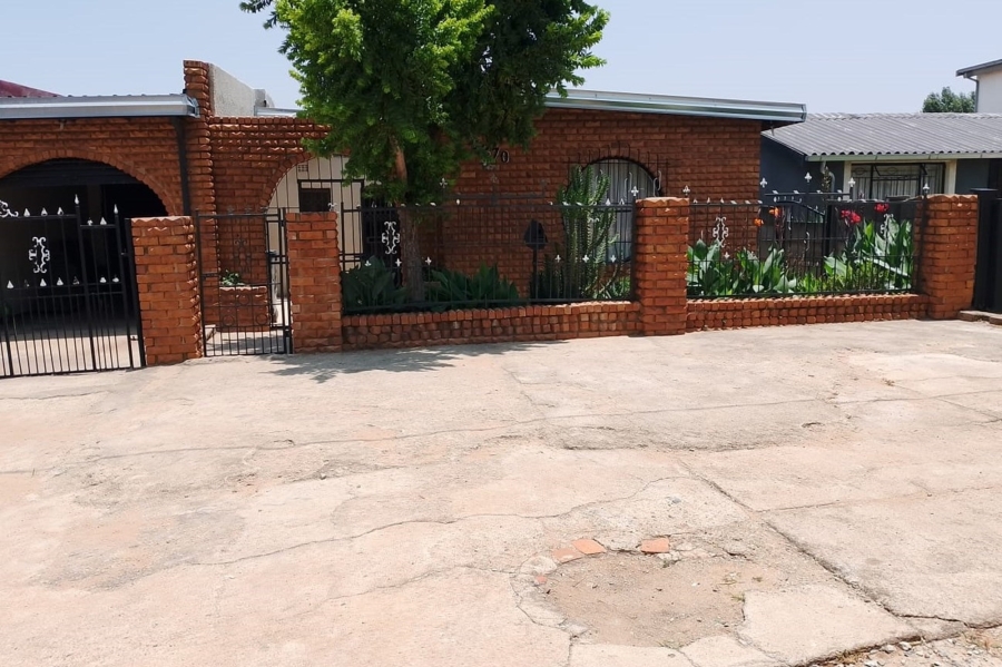 4 Bedroom Property for Sale in Meadowlands Gauteng