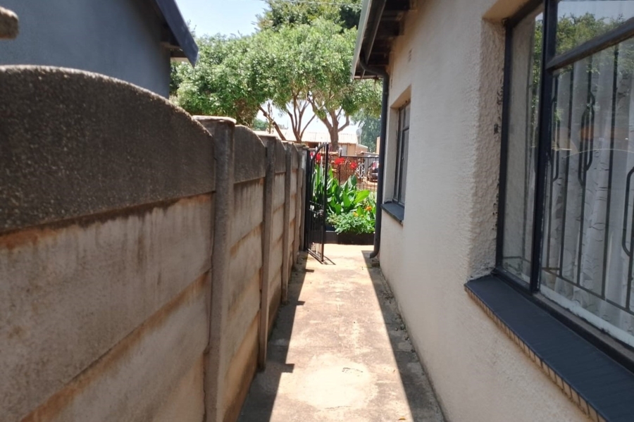 4 Bedroom Property for Sale in Meadowlands Gauteng