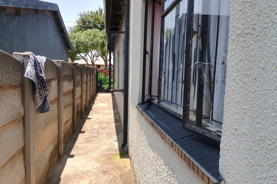 4 Bedroom Property for Sale in Meadowlands Gauteng