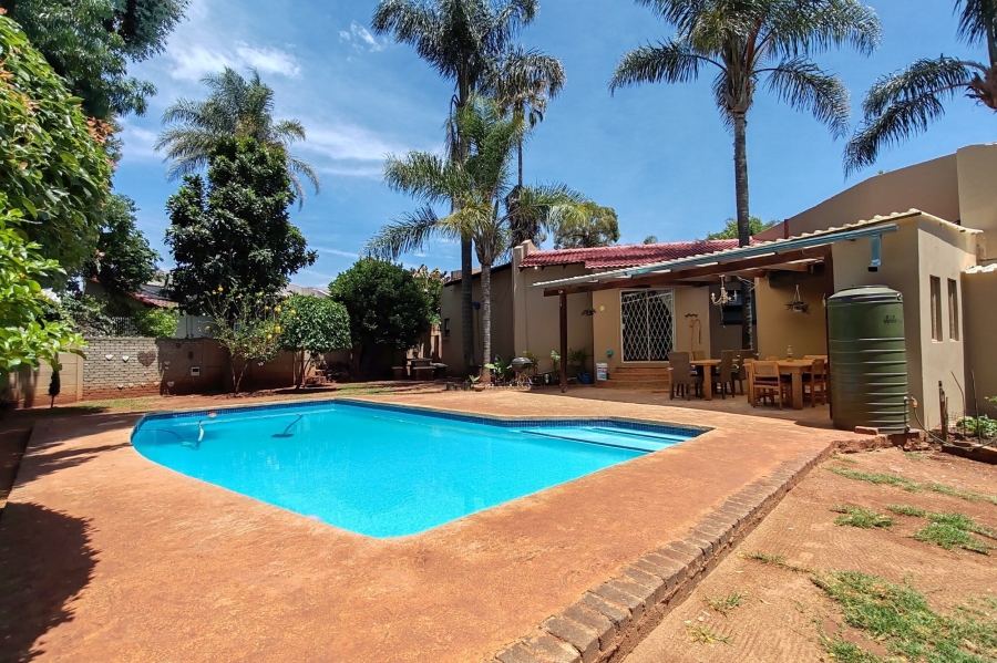 3 Bedroom Property for Sale in Wilro Park Gauteng