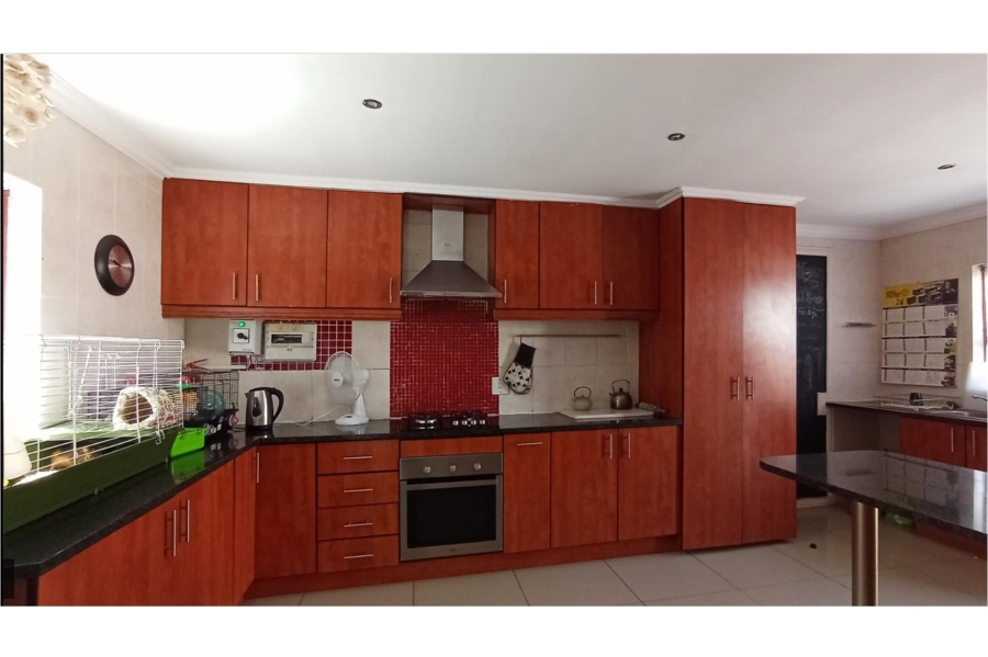 4 Bedroom Property for Sale in Greenstone Hill Gauteng