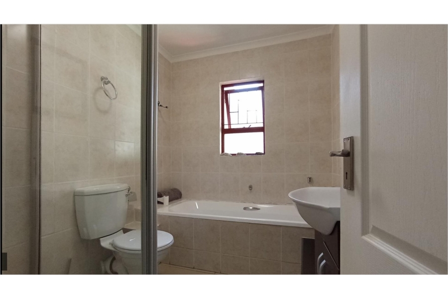 4 Bedroom Property for Sale in Greenstone Hill Gauteng