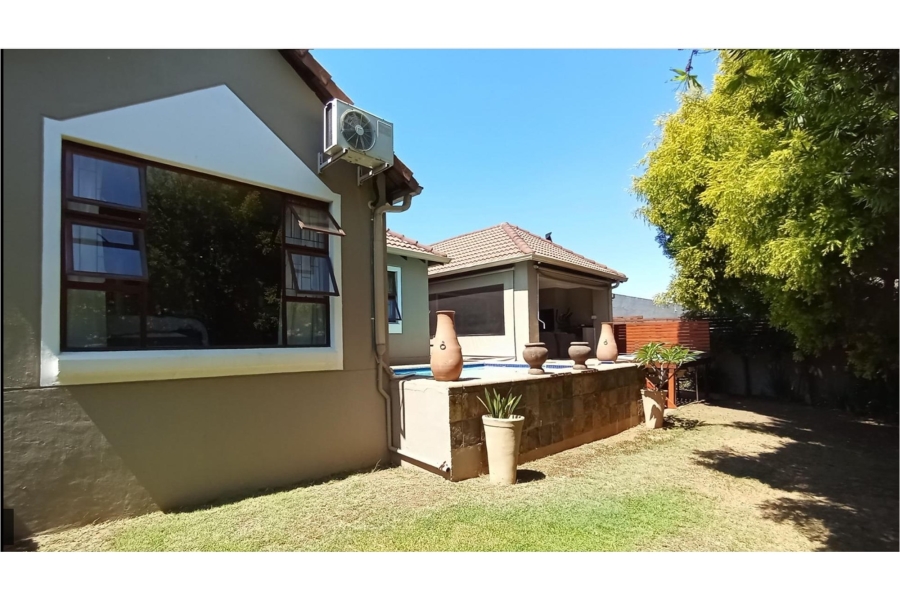 4 Bedroom Property for Sale in Greenstone Hill Gauteng