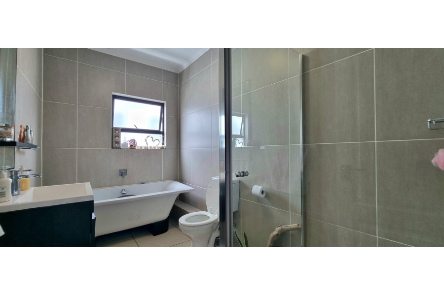 3 Bedroom Property for Sale in Greenstone Ridge Gauteng