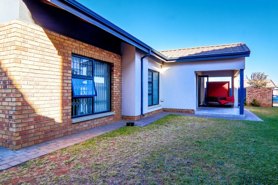 3 Bedroom Property for Sale in Amberfield Gauteng