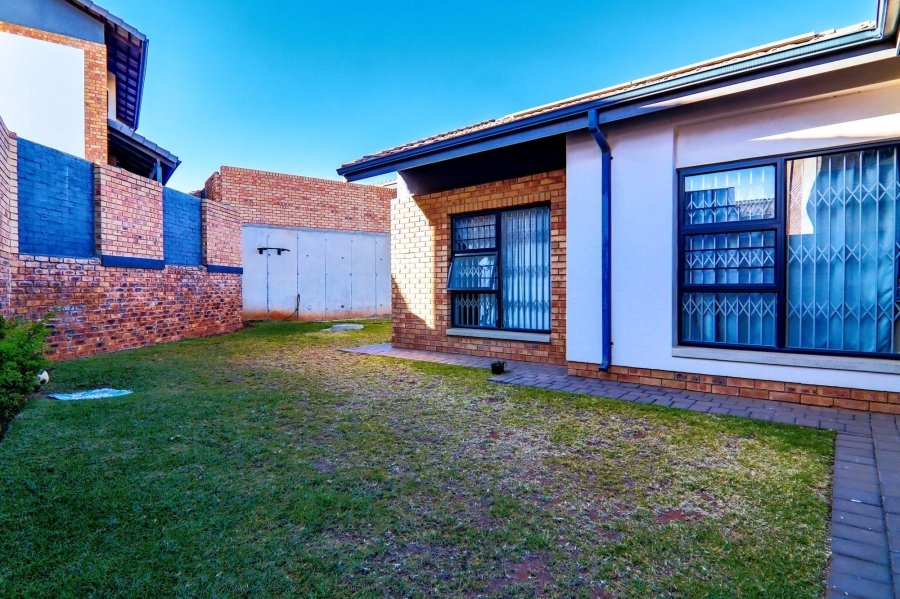 3 Bedroom Property for Sale in Amberfield Gauteng