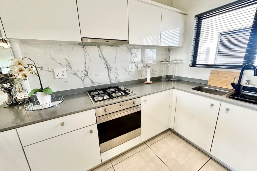 To Let 2 Bedroom Property for Rent in The Polofields Gauteng