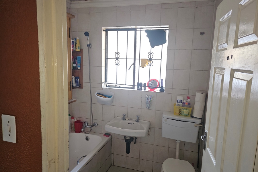 To Let 2 Bedroom Property for Rent in Riverlea Gauteng