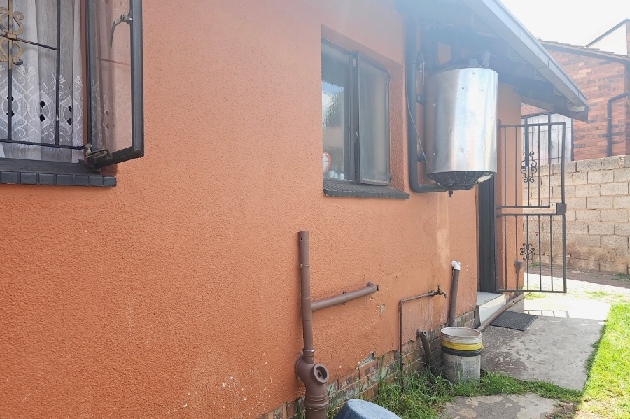 To Let 2 Bedroom Property for Rent in Riverlea Gauteng