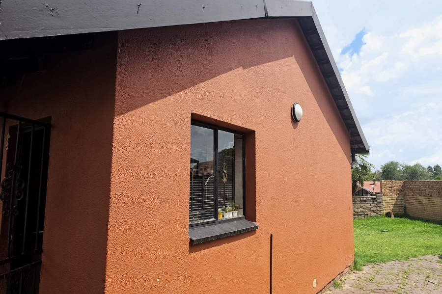 To Let 2 Bedroom Property for Rent in Riverlea Gauteng