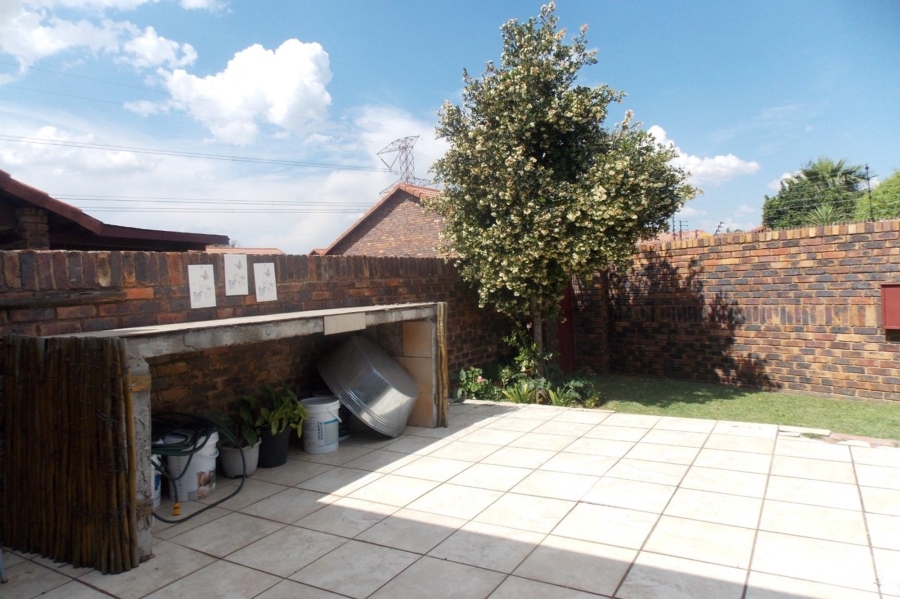 2 Bedroom Property for Sale in Birch Acres Gauteng