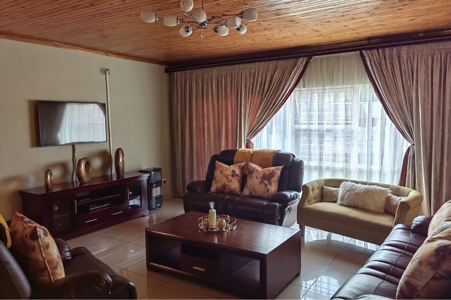 5 Bedroom Property for Sale in Norkem Park Gauteng