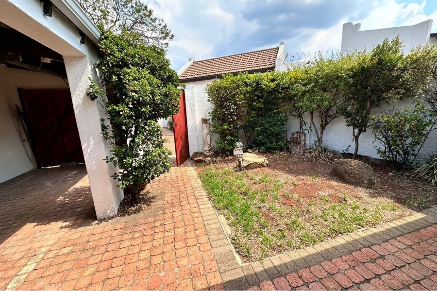 2 Bedroom Property for Sale in Bryanston Gauteng