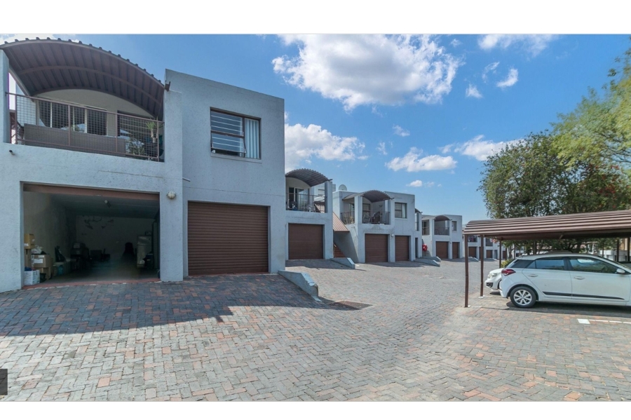 2 Bedroom Property for Sale in Vorna Valley Gauteng