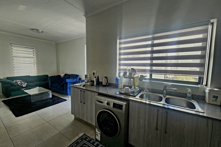 1 Bedroom Property for Sale in Erand Gardens Gauteng