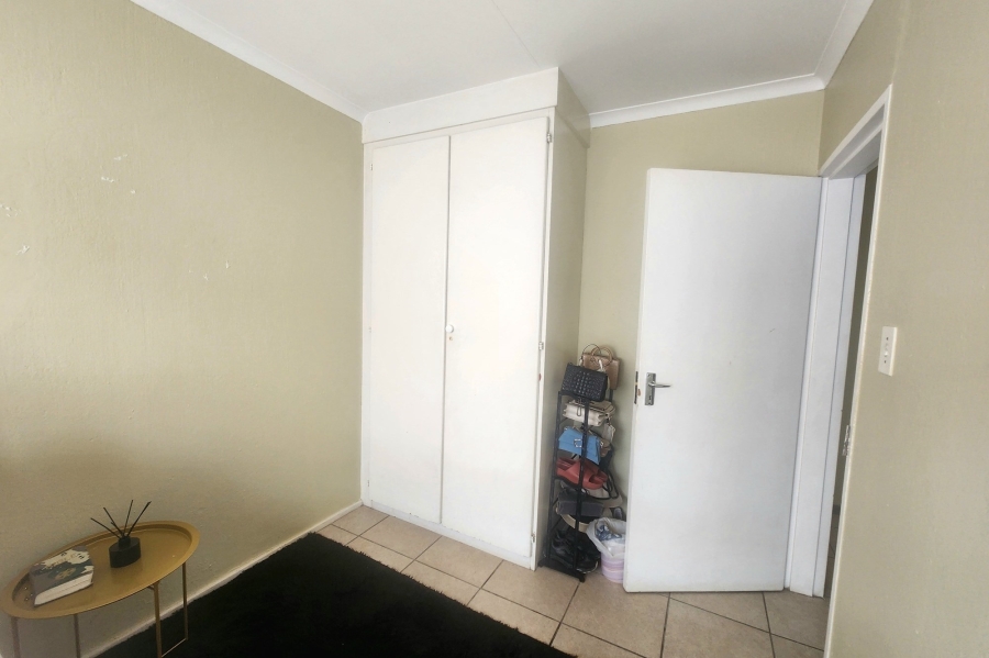 3 Bedroom Property for Sale in Die Hoewes Gauteng