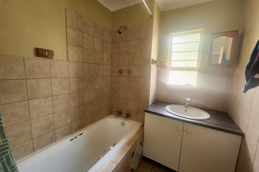 3 Bedroom Property for Sale in Die Hoewes Gauteng