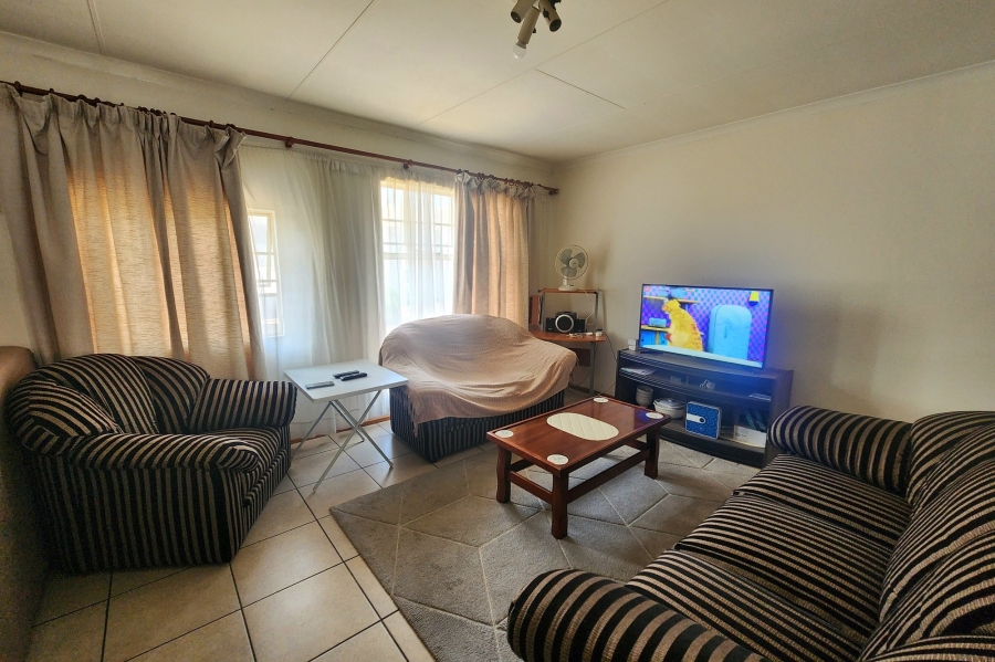 2 Bedroom Property for Sale in Die Hoewes Gauteng