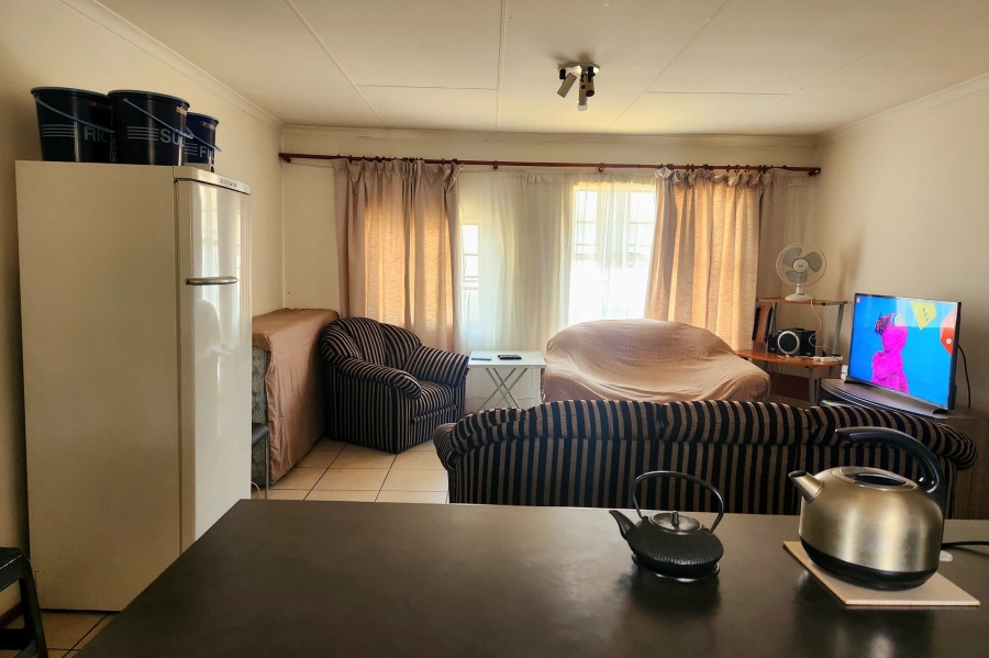 2 Bedroom Property for Sale in Die Hoewes Gauteng